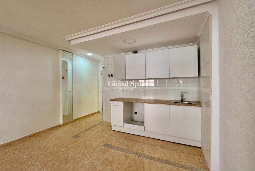 Revente - APPARTEMENT -
TORREVIEJA - Center