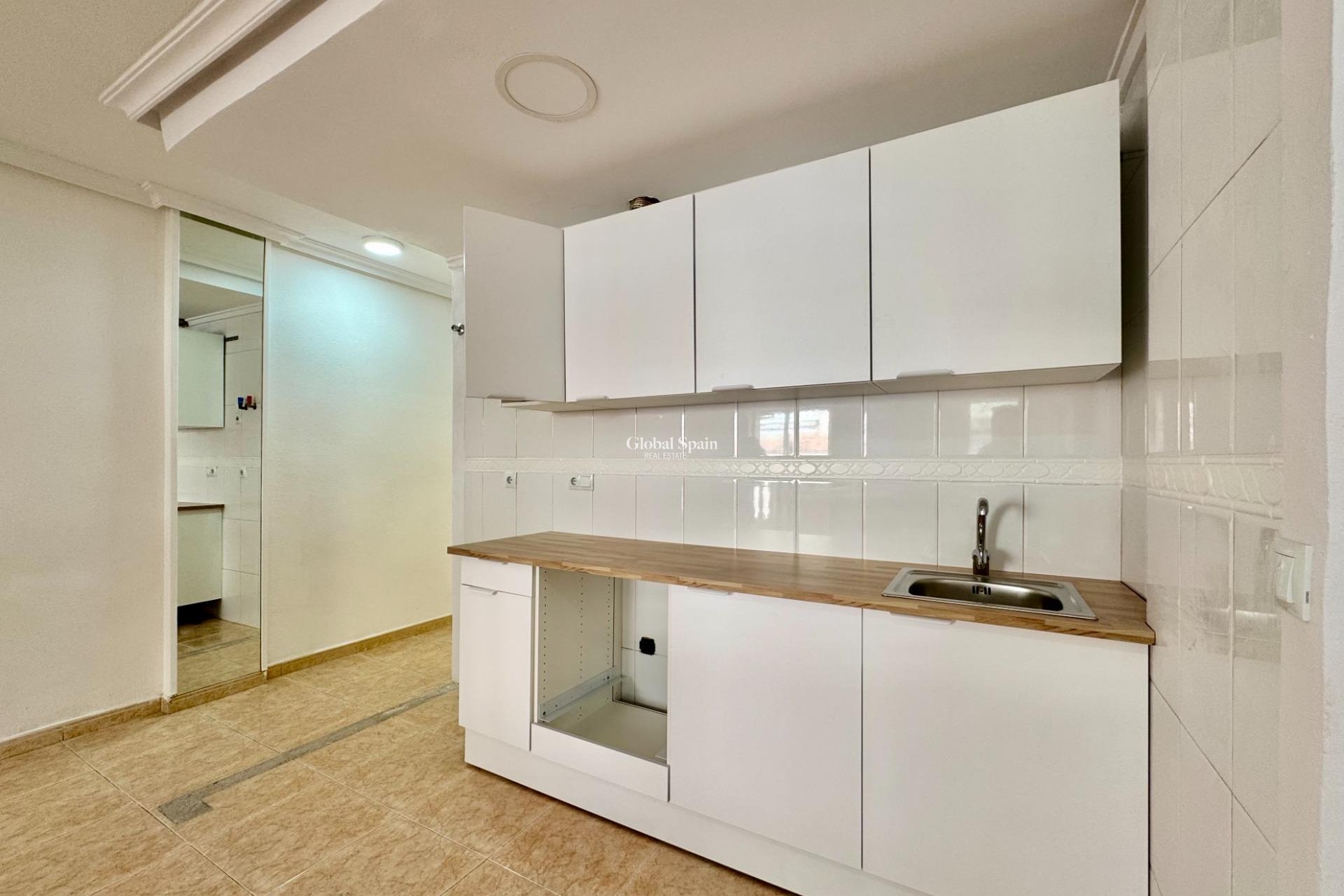 Revente - APPARTEMENT -
TORREVIEJA - Center