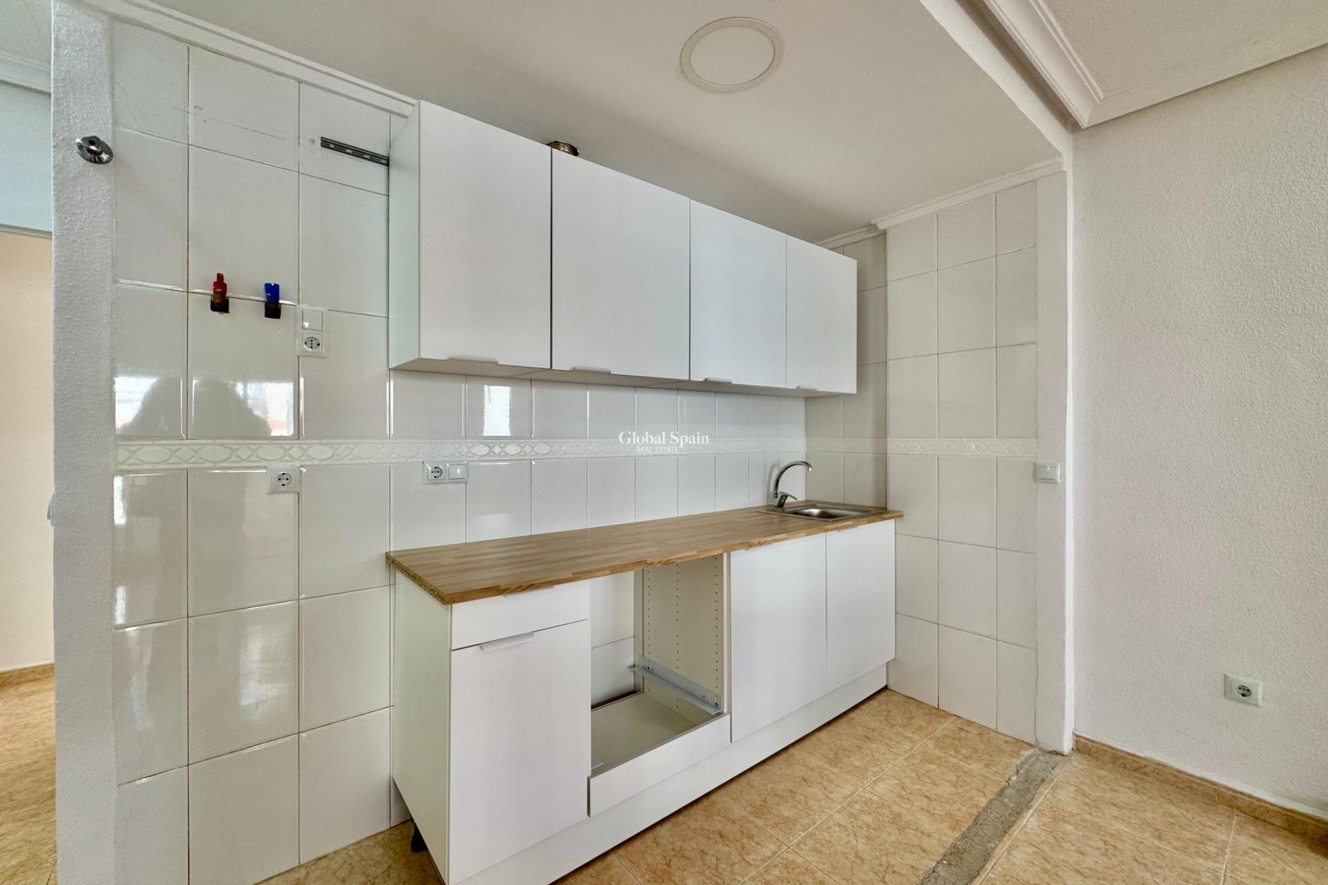 Revente - APPARTEMENT -
TORREVIEJA - Center