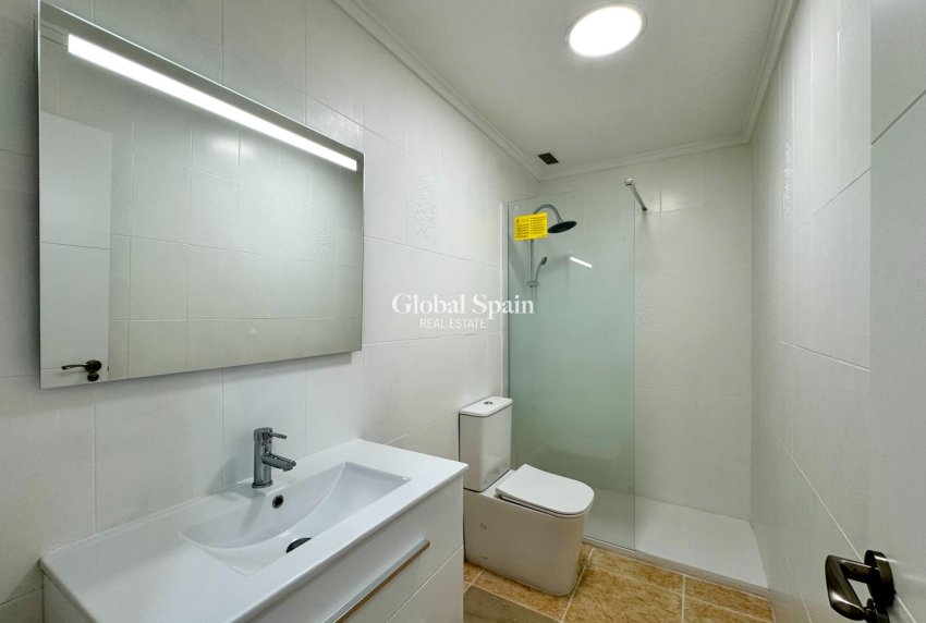 Revente - APPARTEMENT -
TORREVIEJA - Center