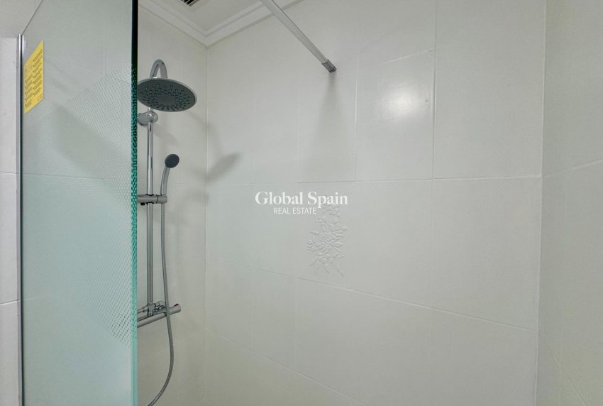 Revente - APPARTEMENT -
TORREVIEJA - Center