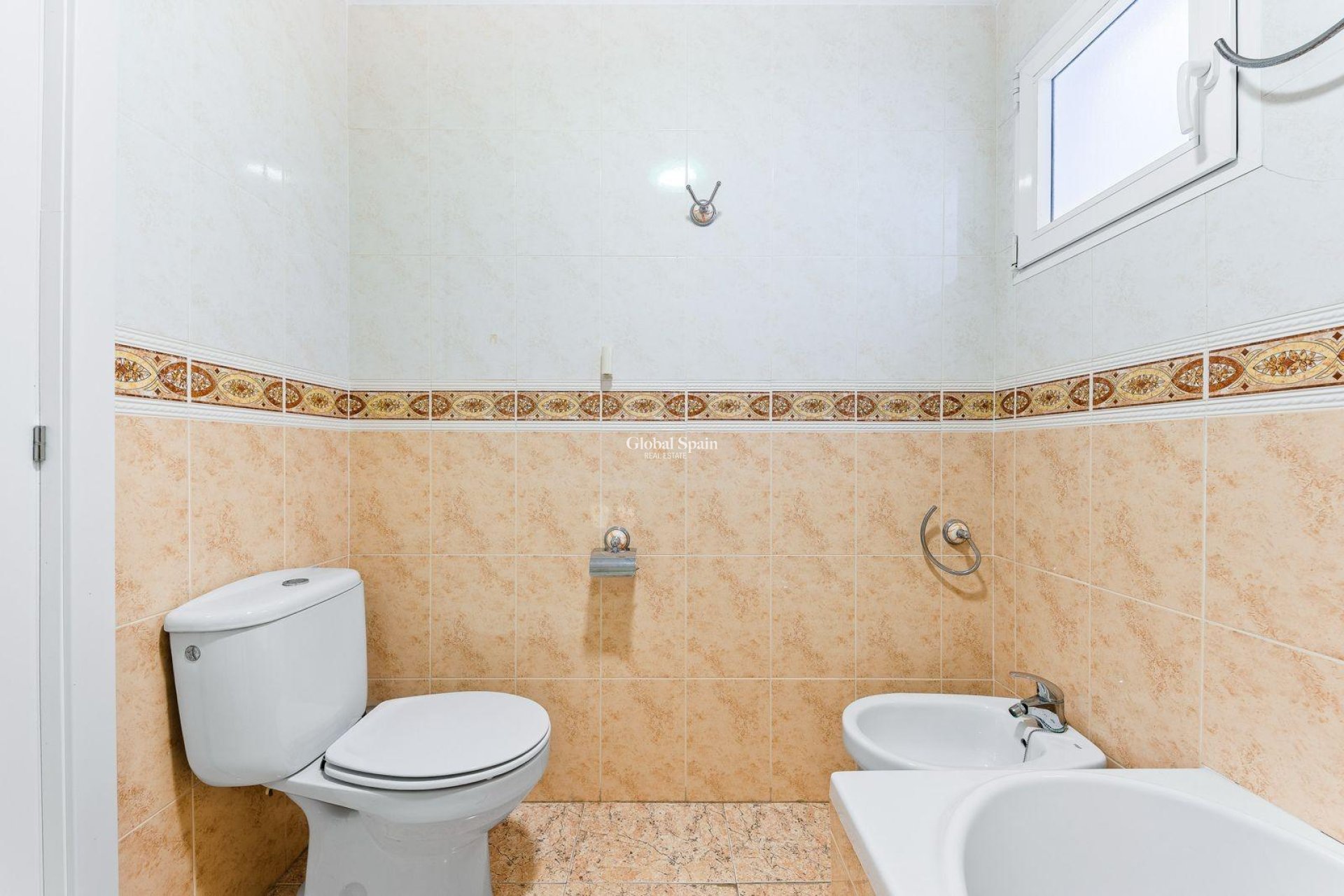 Revente - APPARTEMENT -
TORREVIEJA - Center
