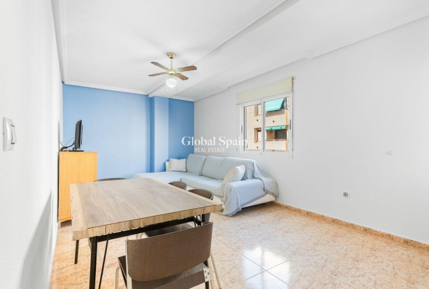 Revente - APPARTEMENT -
TORREVIEJA - Center