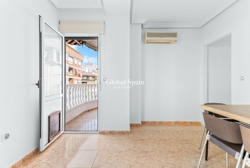 Revente - APPARTEMENT -
TORREVIEJA - Center