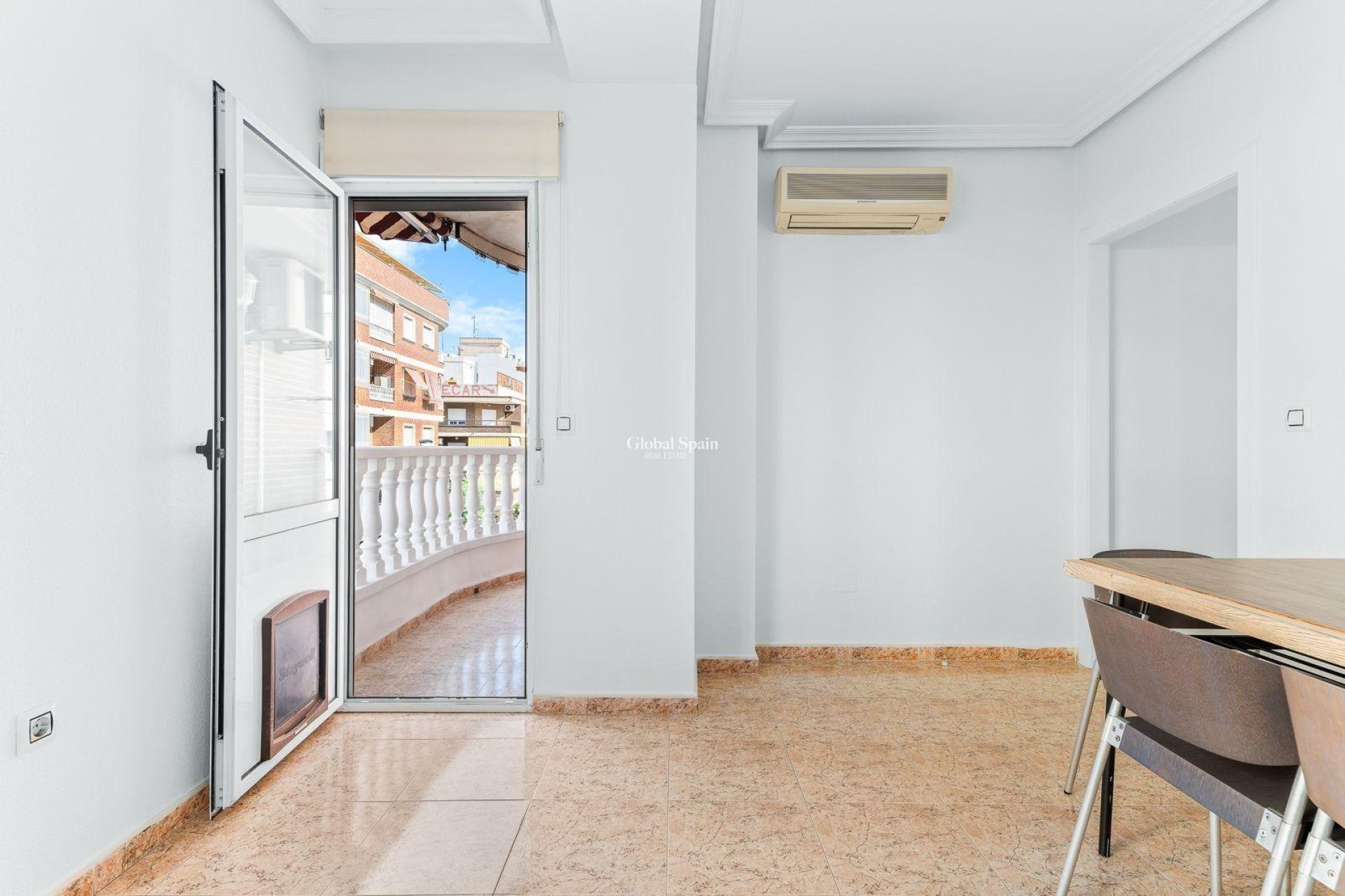 Revente - APPARTEMENT -
TORREVIEJA - Center