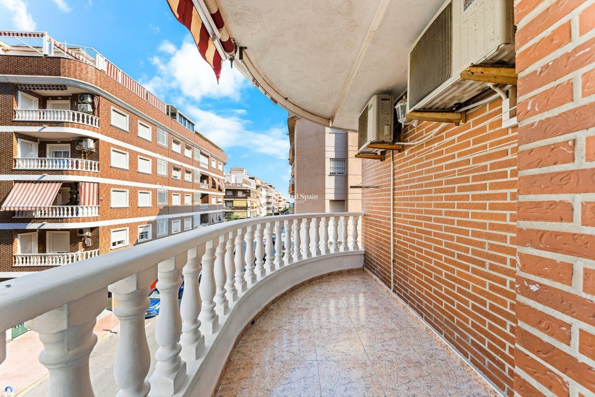 Revente - APPARTEMENT -
TORREVIEJA - Center
