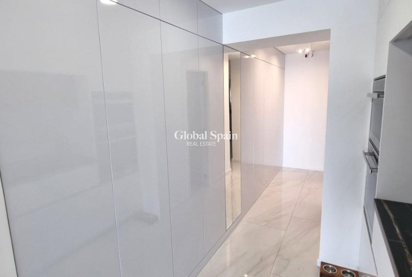 Revente - APPARTEMENT -
TORREVIEJA - Center