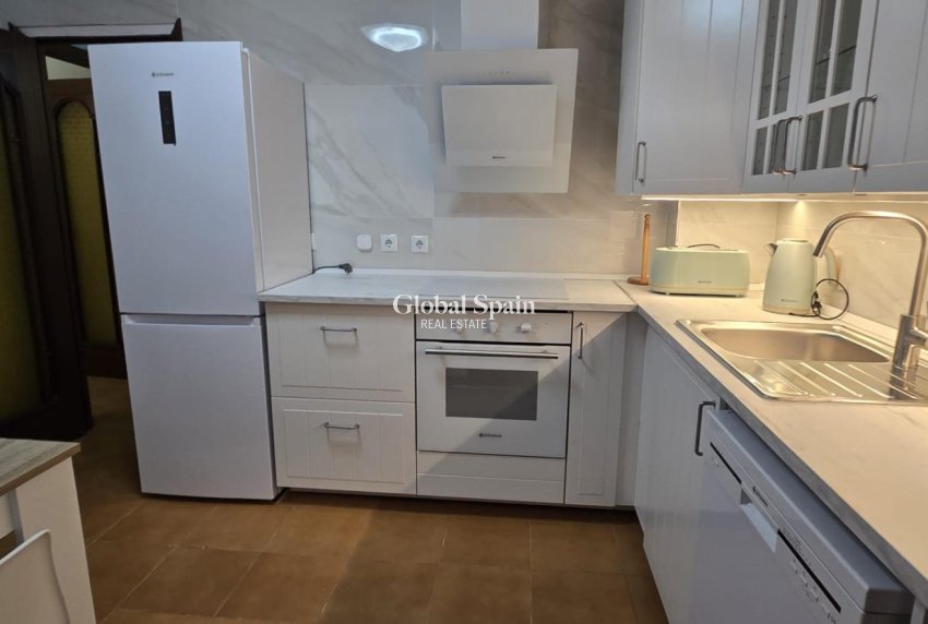 Revente - APPARTEMENT -
TORREVIEJA - Center