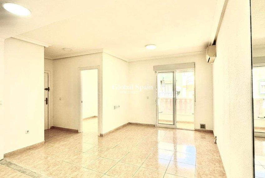 Revente - APPARTEMENT -
TORREVIEJA - Center