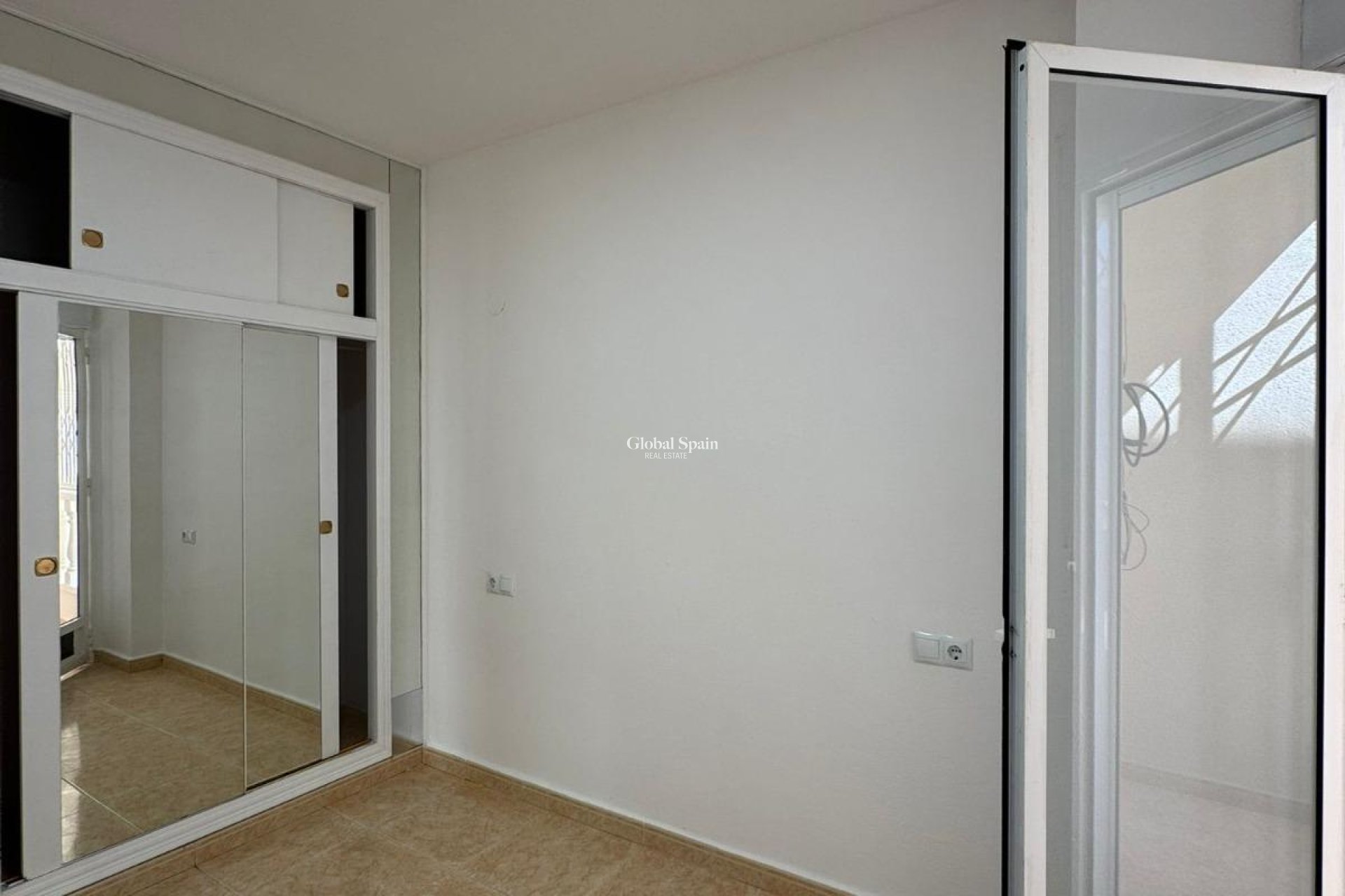 Revente - APPARTEMENT -
TORREVIEJA - Center