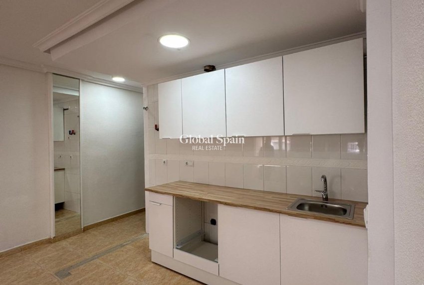 Revente - APPARTEMENT -
TORREVIEJA - Center