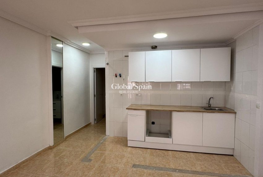 Revente - APPARTEMENT -
TORREVIEJA - Center