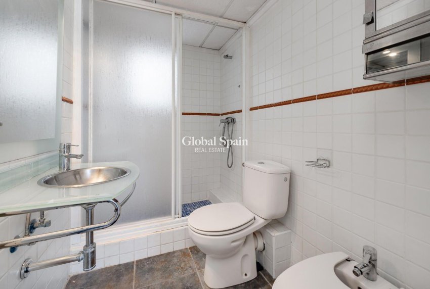 Revente - APPARTEMENT -
TORREVIEJA - Center