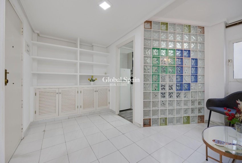 Revente - APPARTEMENT -
TORREVIEJA - Center