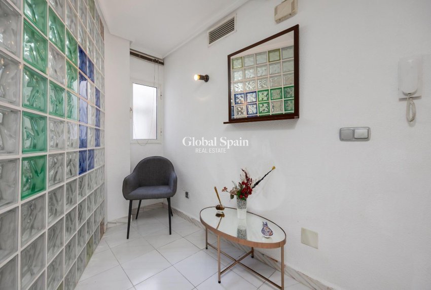 Revente - APPARTEMENT -
TORREVIEJA - Center
