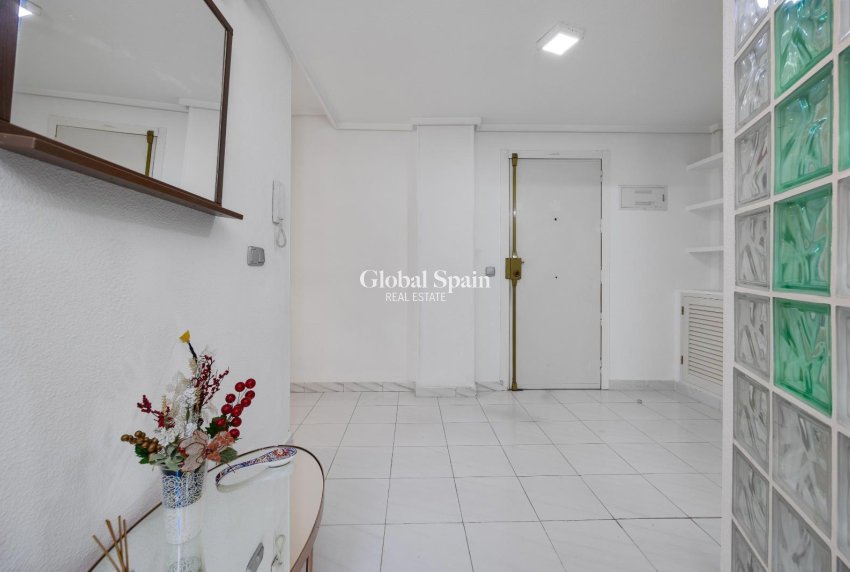 Revente - APPARTEMENT -
TORREVIEJA - Center