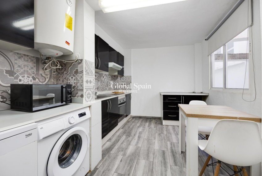Revente - APPARTEMENT -
TORREVIEJA - Center
