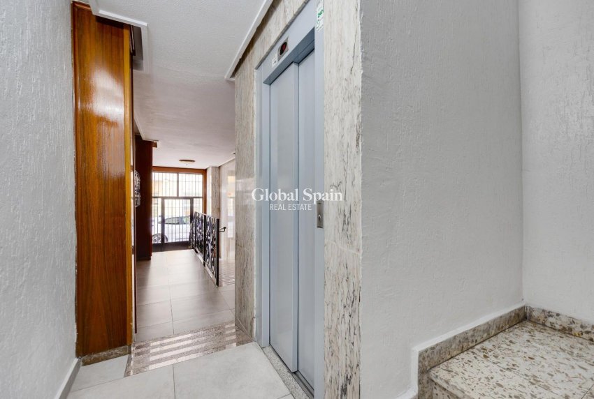 Revente - APPARTEMENT -
TORREVIEJA - Center