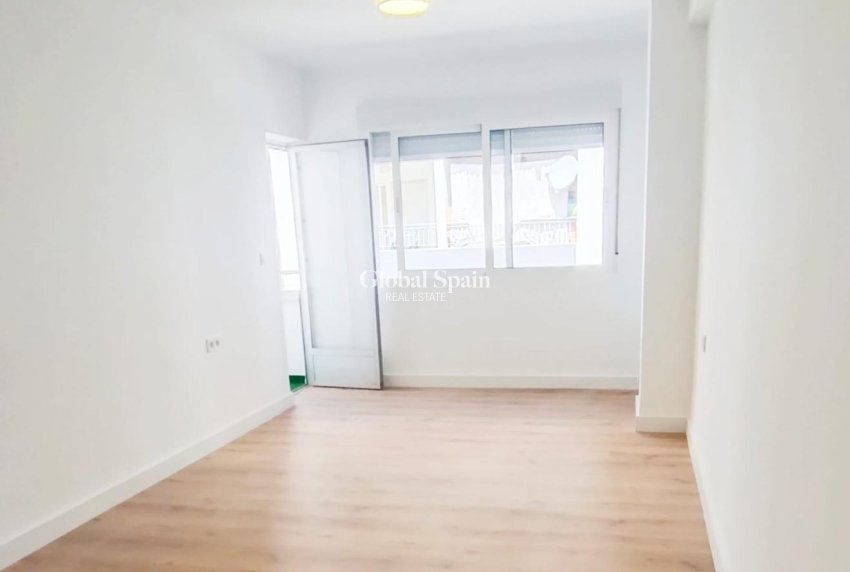 Revente - APPARTEMENT -
TORREVIEJA - Center