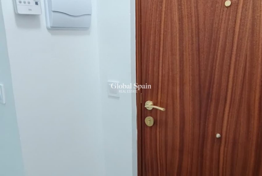 Revente - APPARTEMENT -
TORREVIEJA - Center