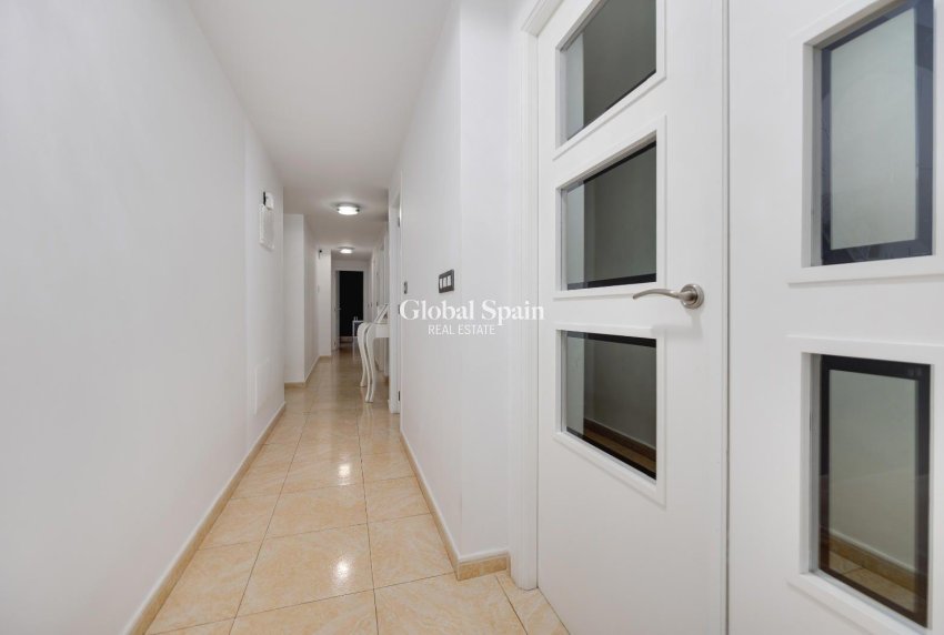 Revente - APPARTEMENT -
TORREVIEJA - Center