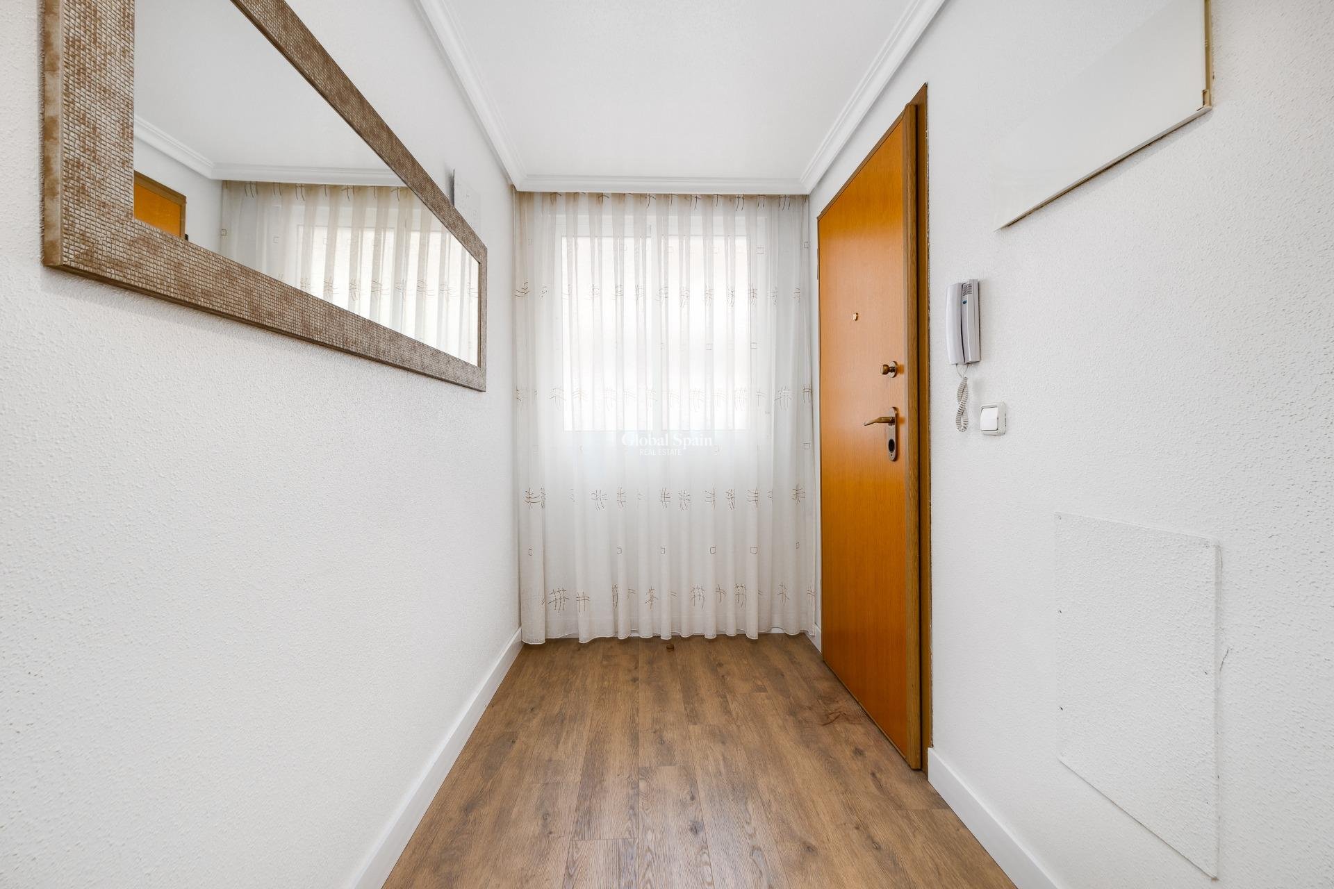 Revente - APPARTEMENT -
TORREVIEJA - Center