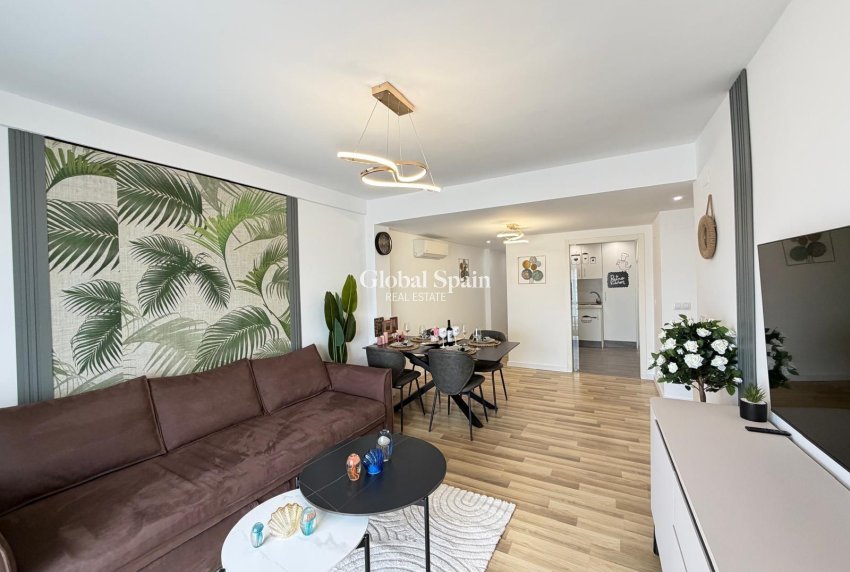 Revente - APPARTEMENT -
TORREVIEJA - Center