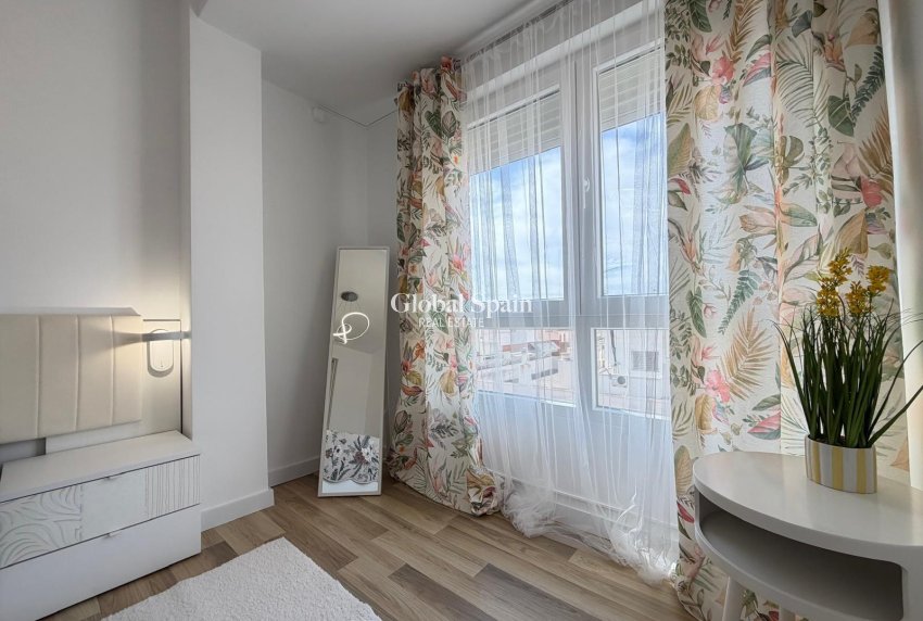 Revente - APPARTEMENT -
TORREVIEJA - Center