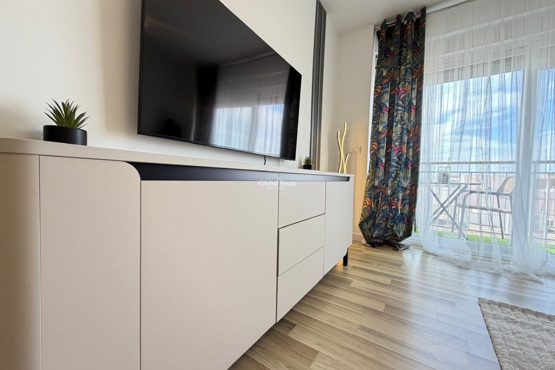 Revente - APPARTEMENT -
TORREVIEJA - Center