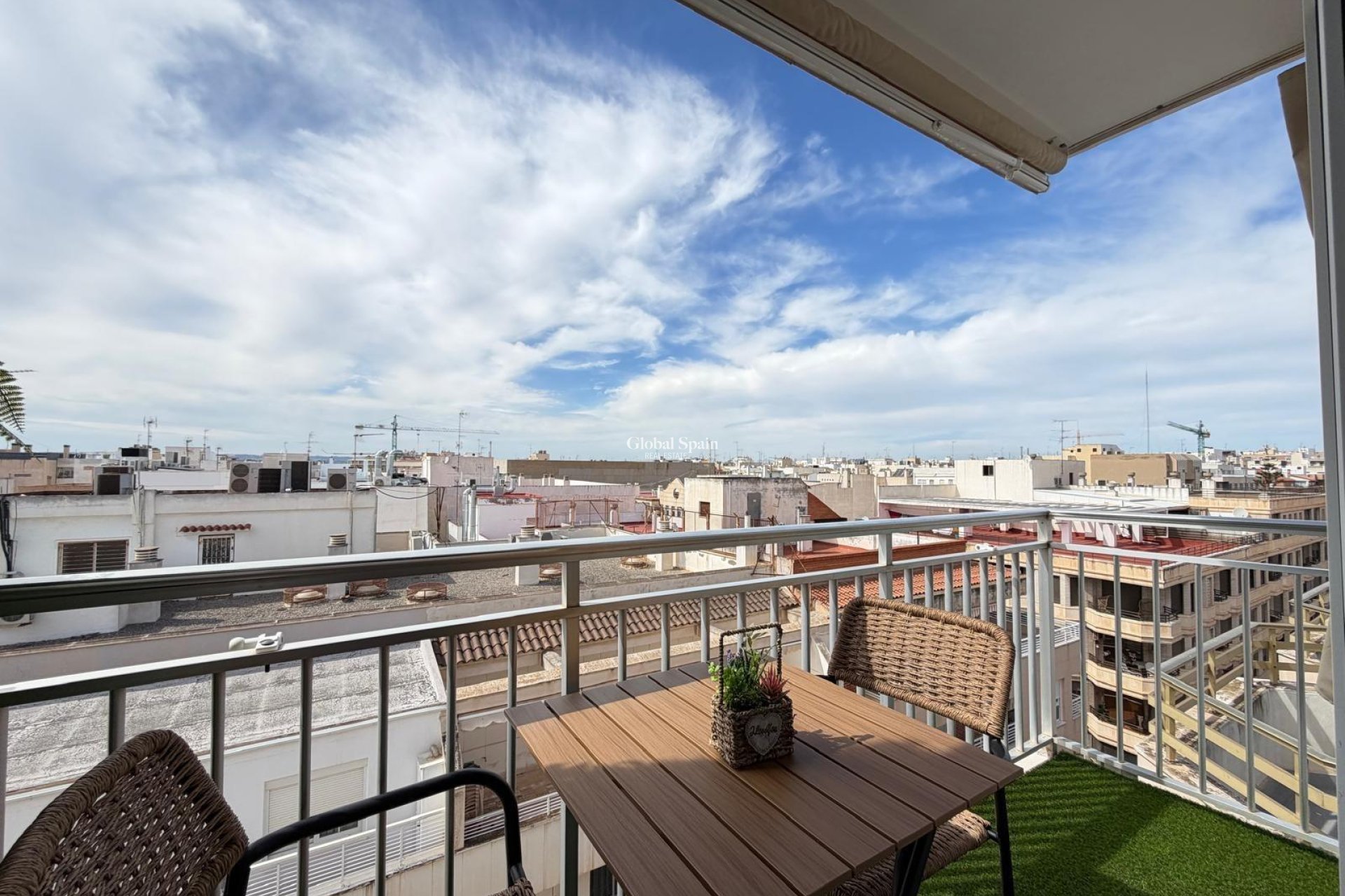 Revente - APPARTEMENT -
TORREVIEJA - Center