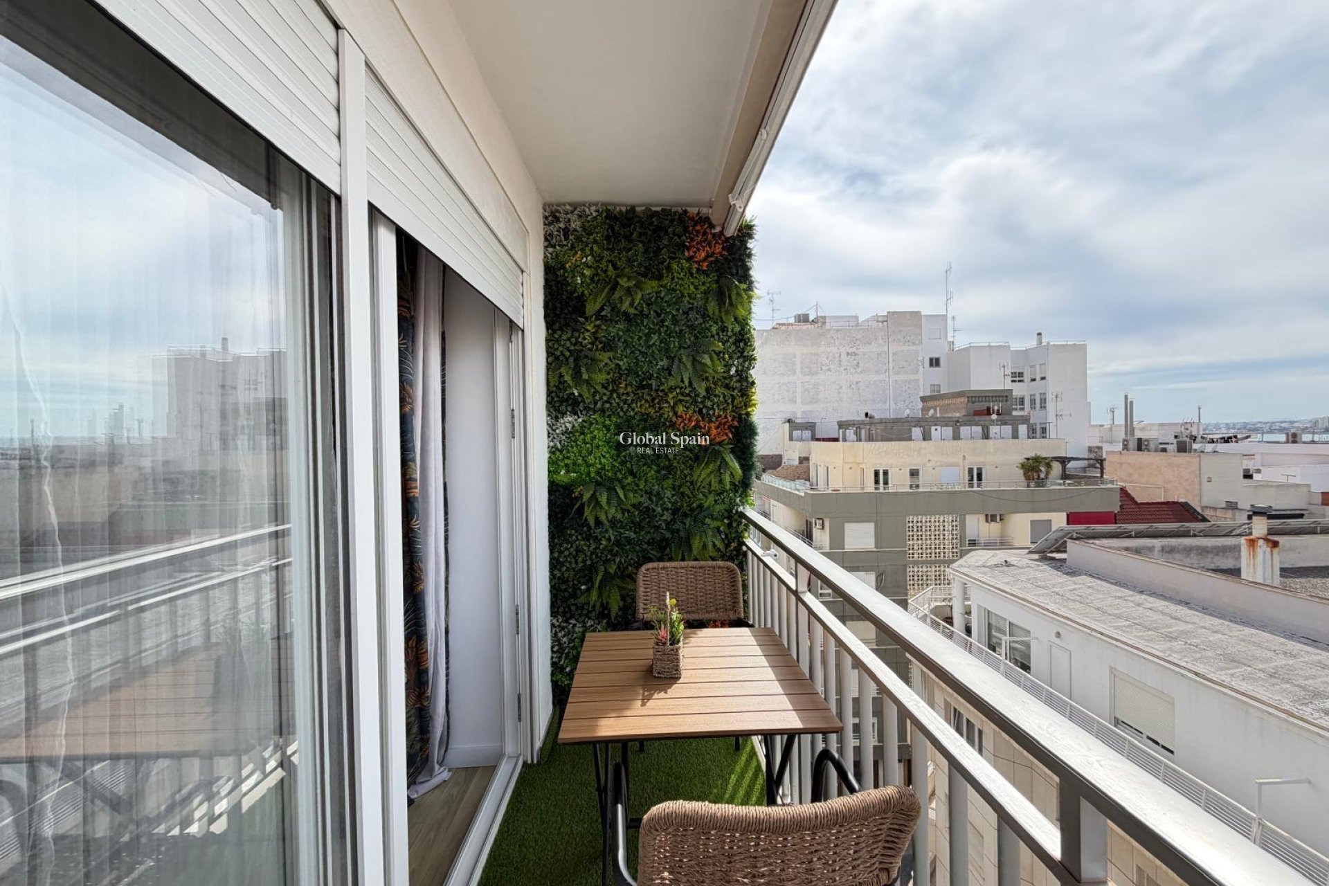 Revente - APPARTEMENT -
TORREVIEJA - Center