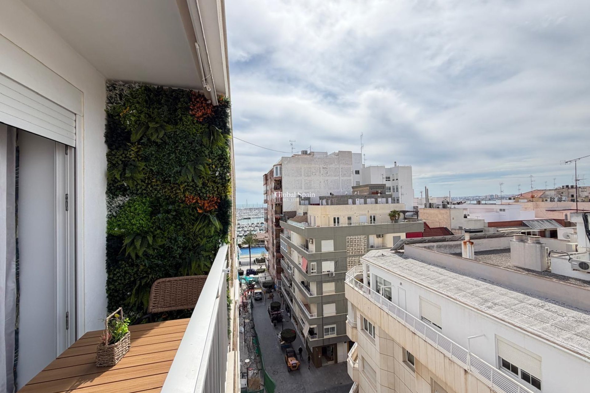 Revente - APPARTEMENT -
TORREVIEJA - Center