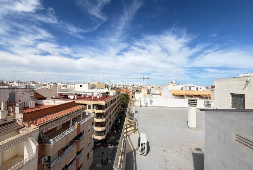 Revente - APPARTEMENT -
TORREVIEJA - Center
