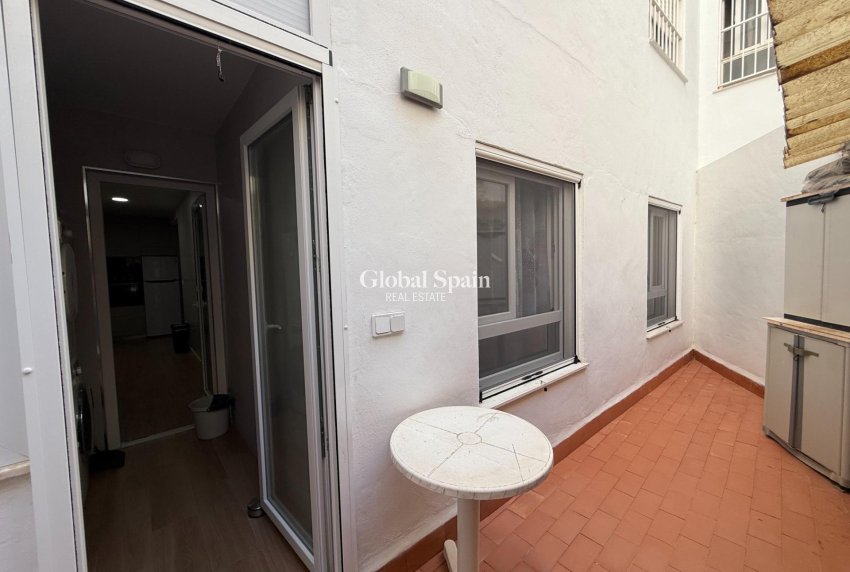 Revente - APPARTEMENT -
TORREVIEJA - Center