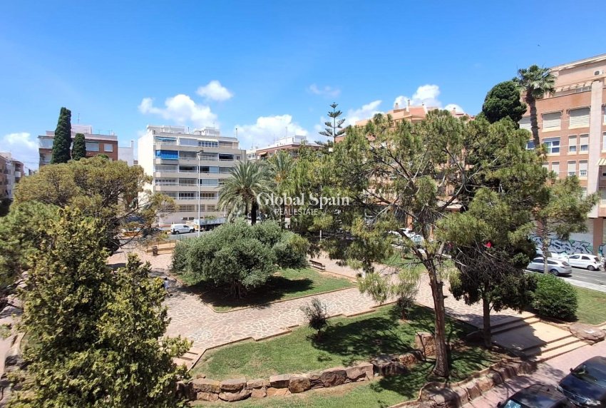 Revente - APPARTEMENT -
TORREVIEJA - Center