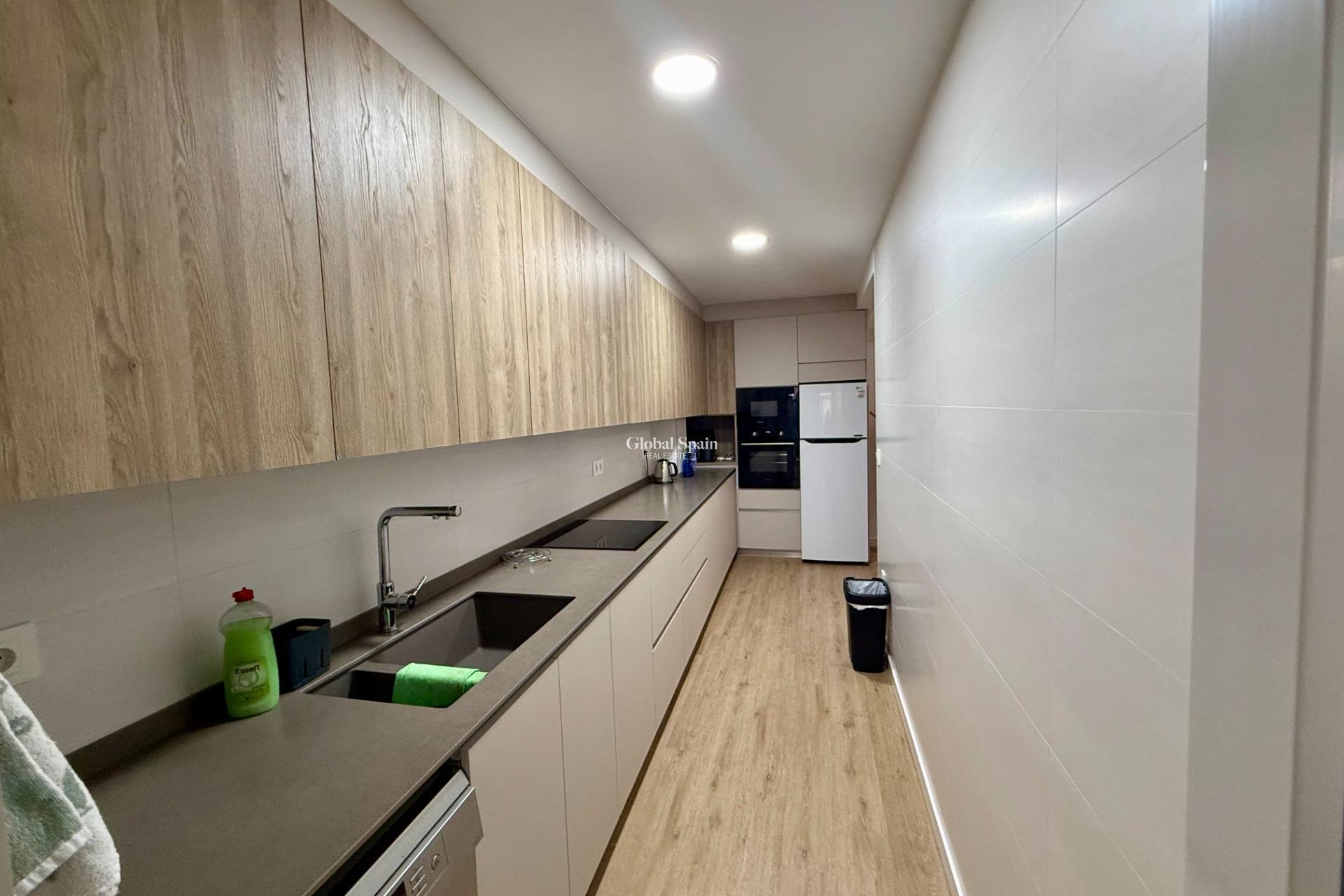 Revente - APPARTEMENT -
TORREVIEJA - Center