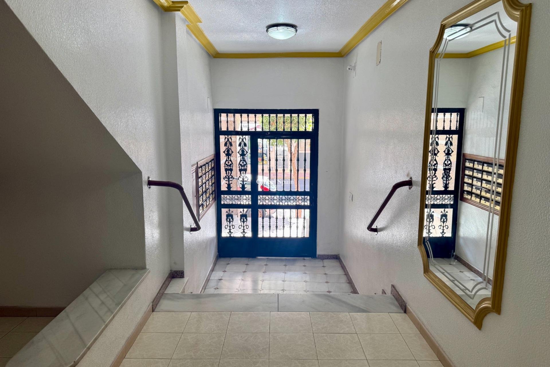 Revente - APPARTEMENT -
TORREVIEJA - Center