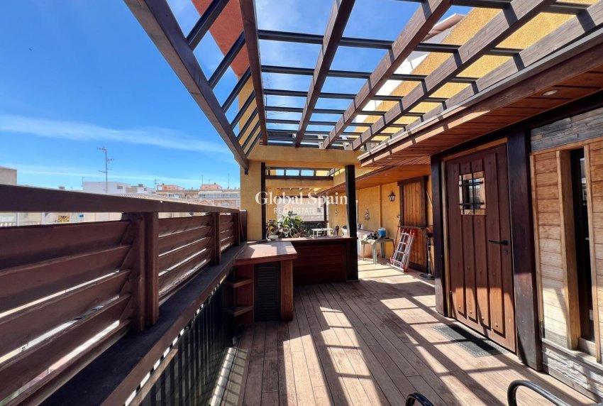 Revente - APPARTEMENT -
TORREVIEJA - Center