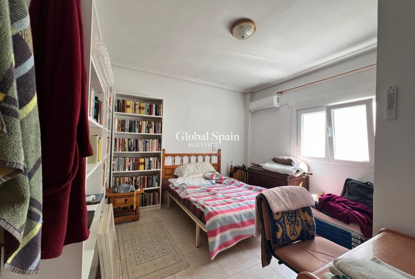 Revente - APPARTEMENT -
TORREVIEJA - Center