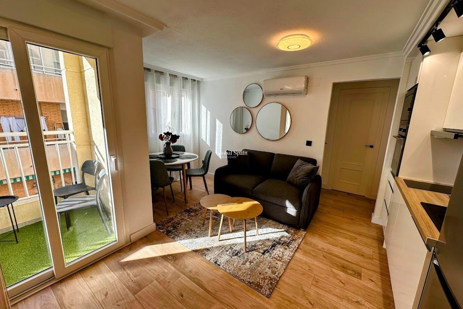 Revente - APPARTEMENT -
TORREVIEJA - Center
