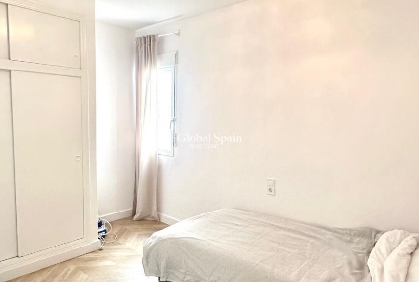 Revente - APPARTEMENT -
TORREVIEJA - Center