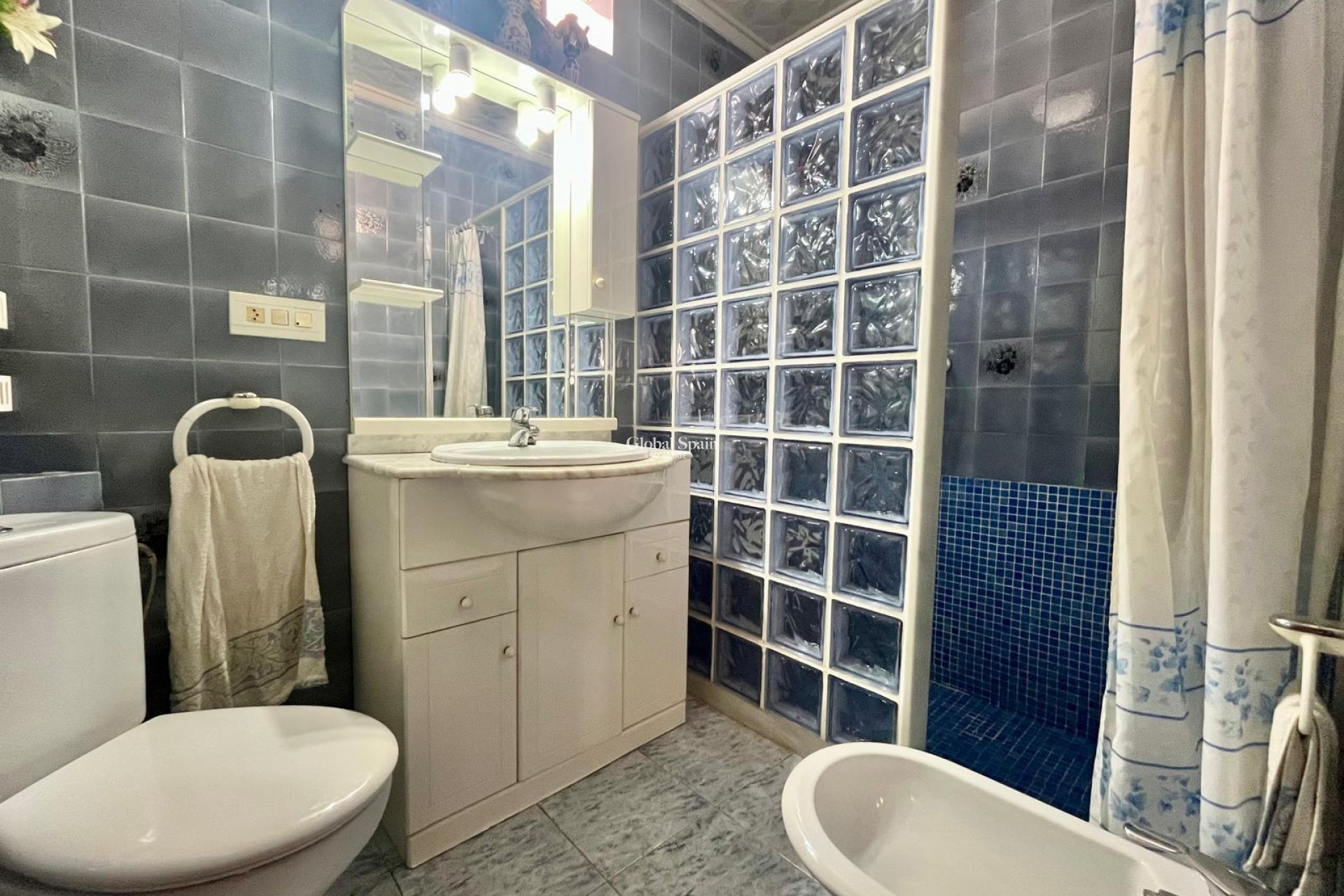 Revente - APPARTEMENT -
TORREVIEJA - Center