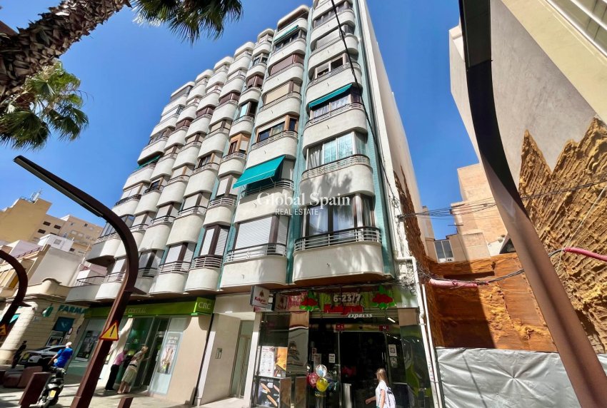 Revente - APPARTEMENT -
TORREVIEJA - Center