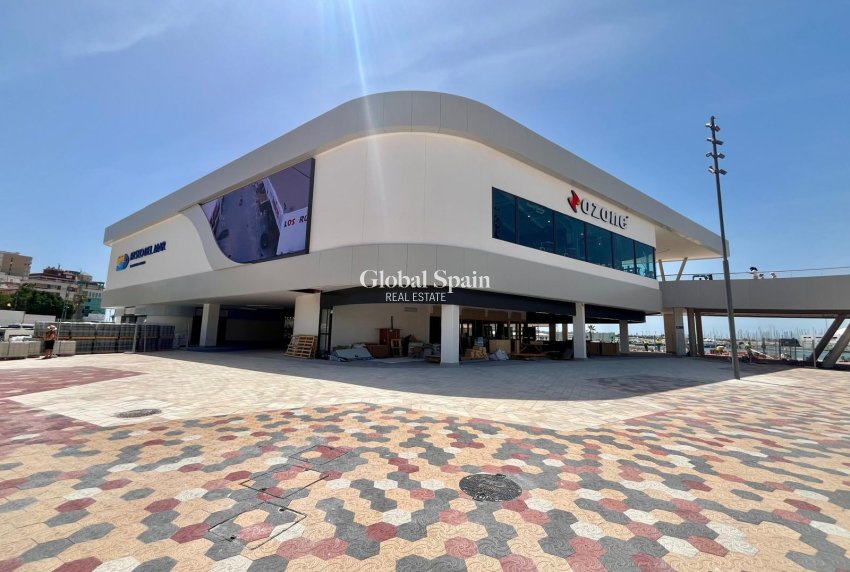 Revente - APPARTEMENT -
TORREVIEJA - Center