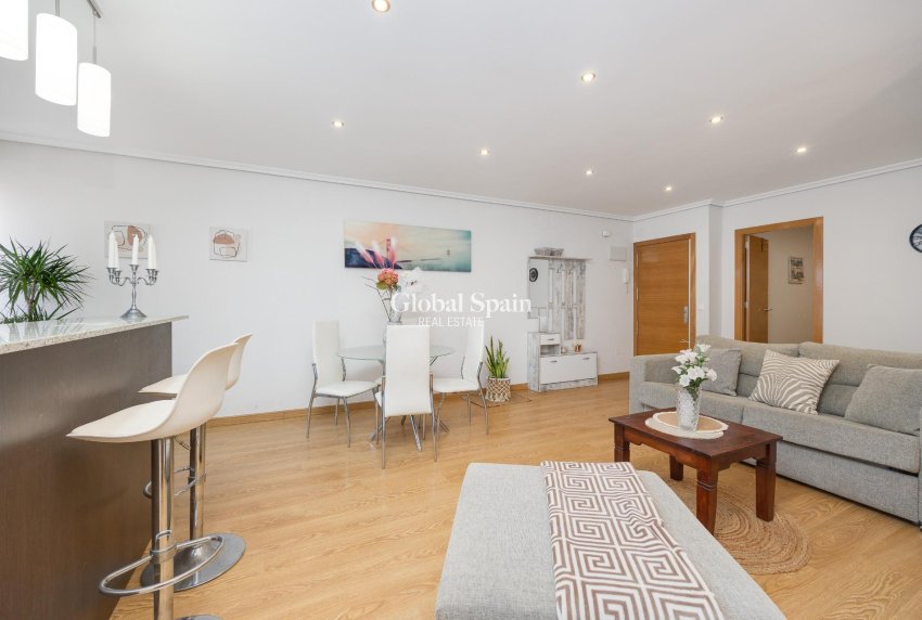 Revente - APPARTEMENT -
TORREVIEJA - Center