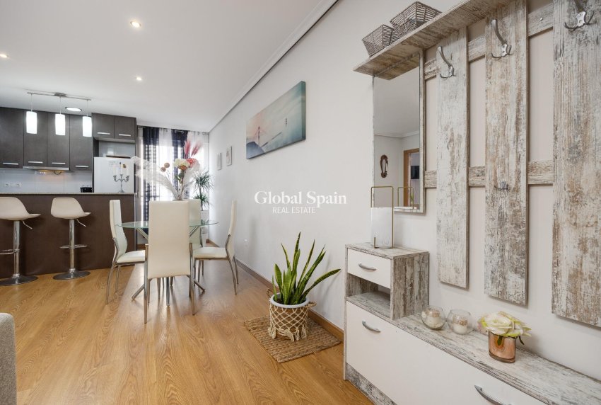 Revente - APPARTEMENT -
TORREVIEJA - Center