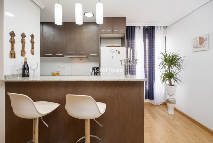 Revente - APPARTEMENT -
TORREVIEJA - Center