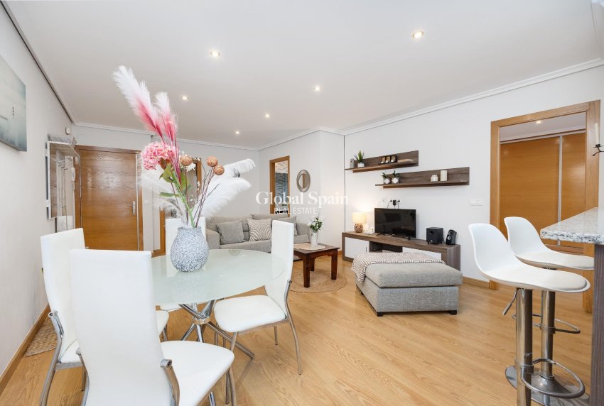 Revente - APPARTEMENT -
TORREVIEJA - Center