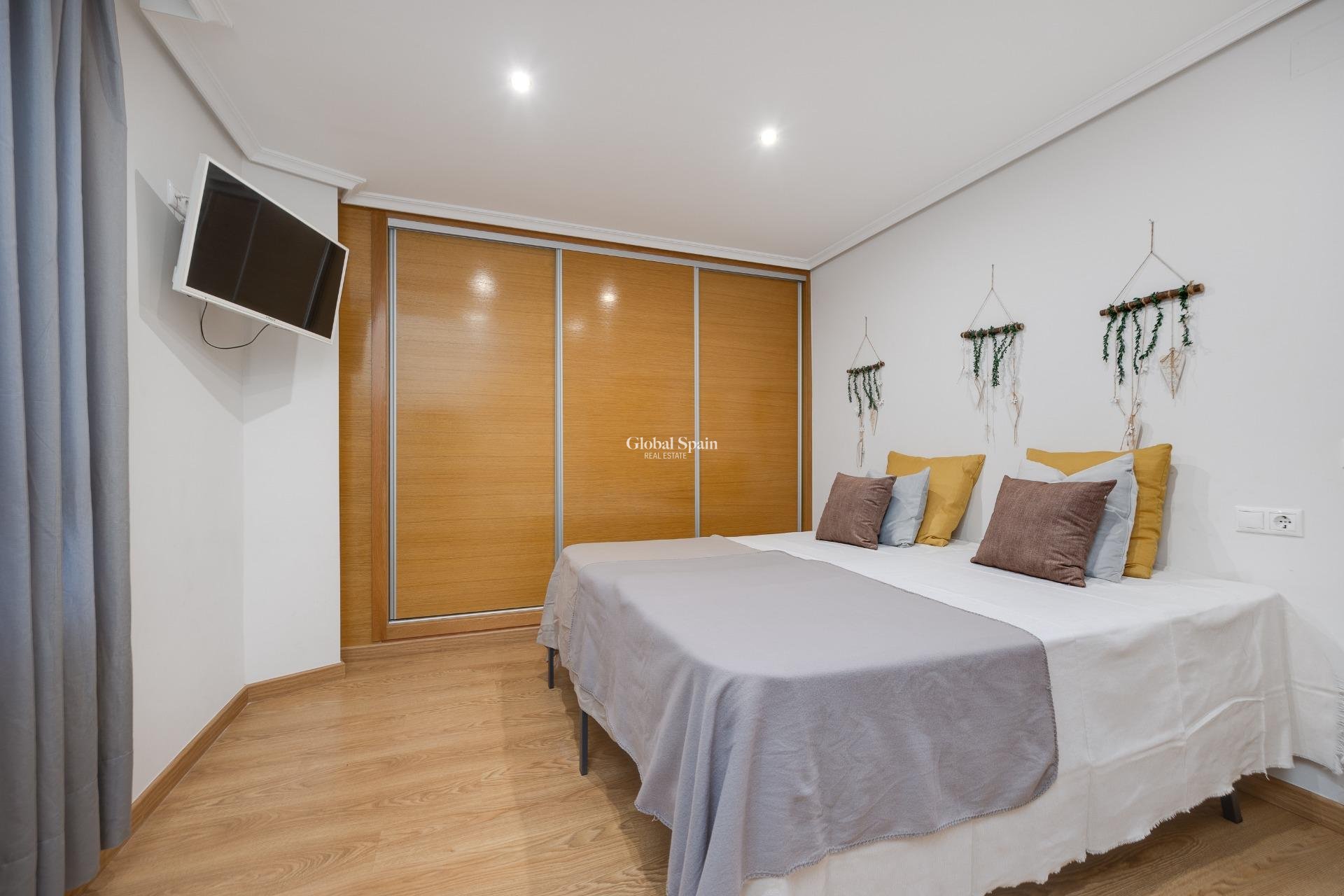 Revente - APPARTEMENT -
TORREVIEJA - Center
