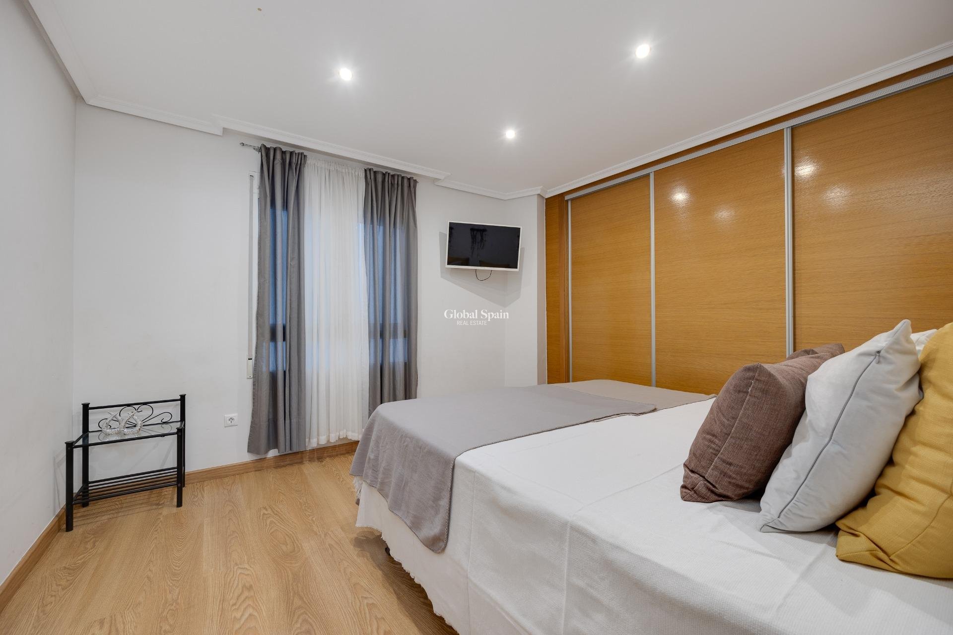 Revente - APPARTEMENT -
TORREVIEJA - Center